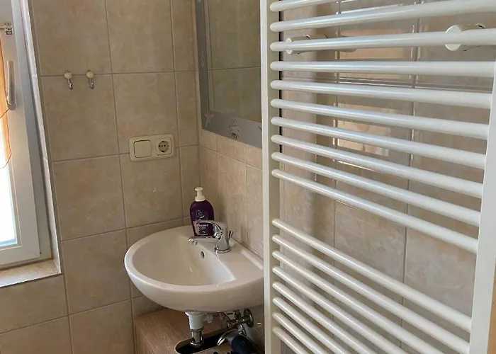 In Mariendorf Auf Der Halbinsel Moenchgut Appartement Middelhagen